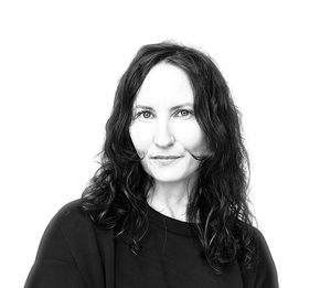Mina Nytorpin mustavalkoinen muotokuva